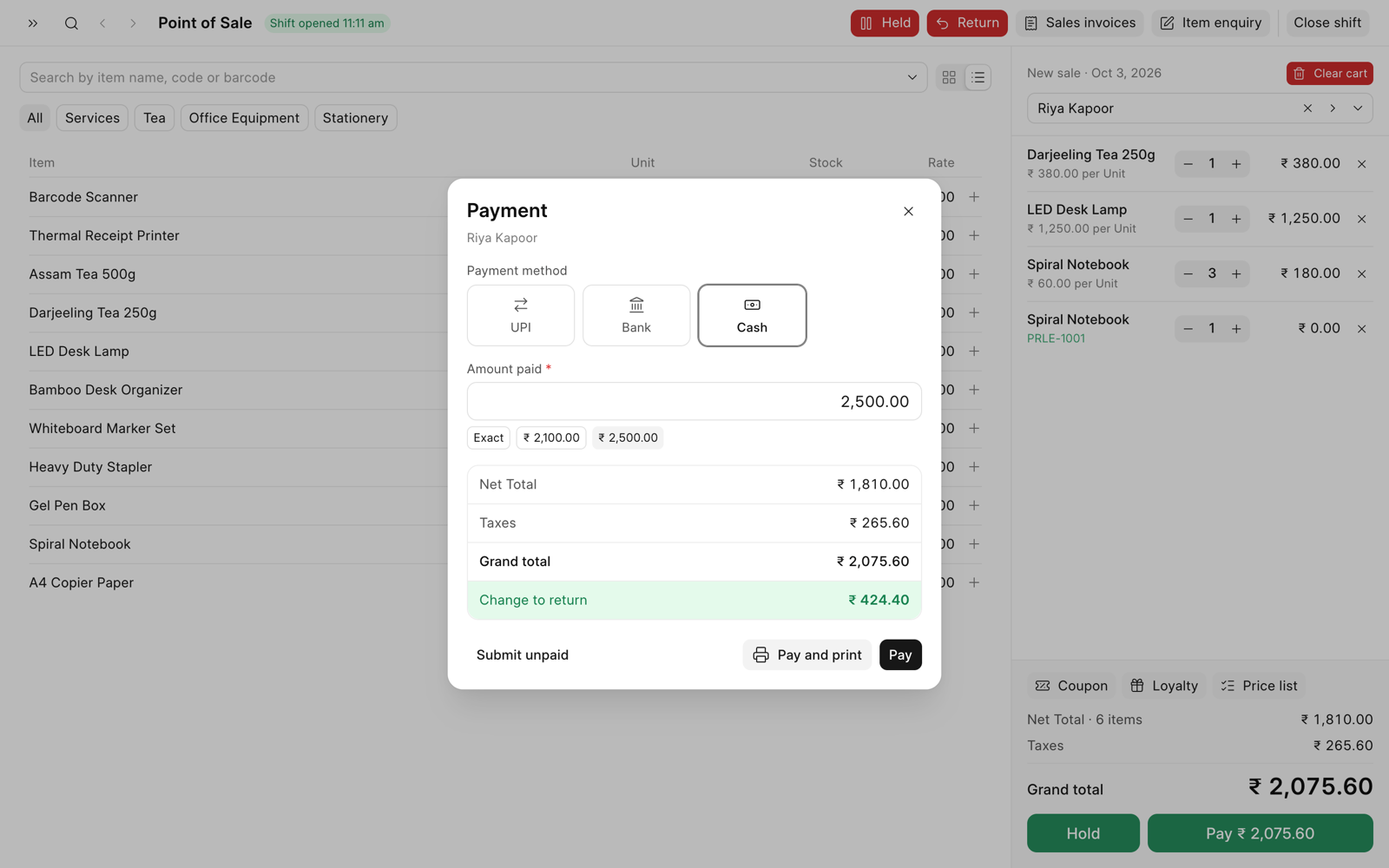 Payment dialog with Cash selected, 2,500 tendered, and Change to return 424.40.